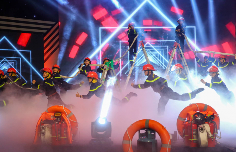 Tôn vinh những người lính phòng cháy, chữa cháy và cứu nạn, cứu hộ